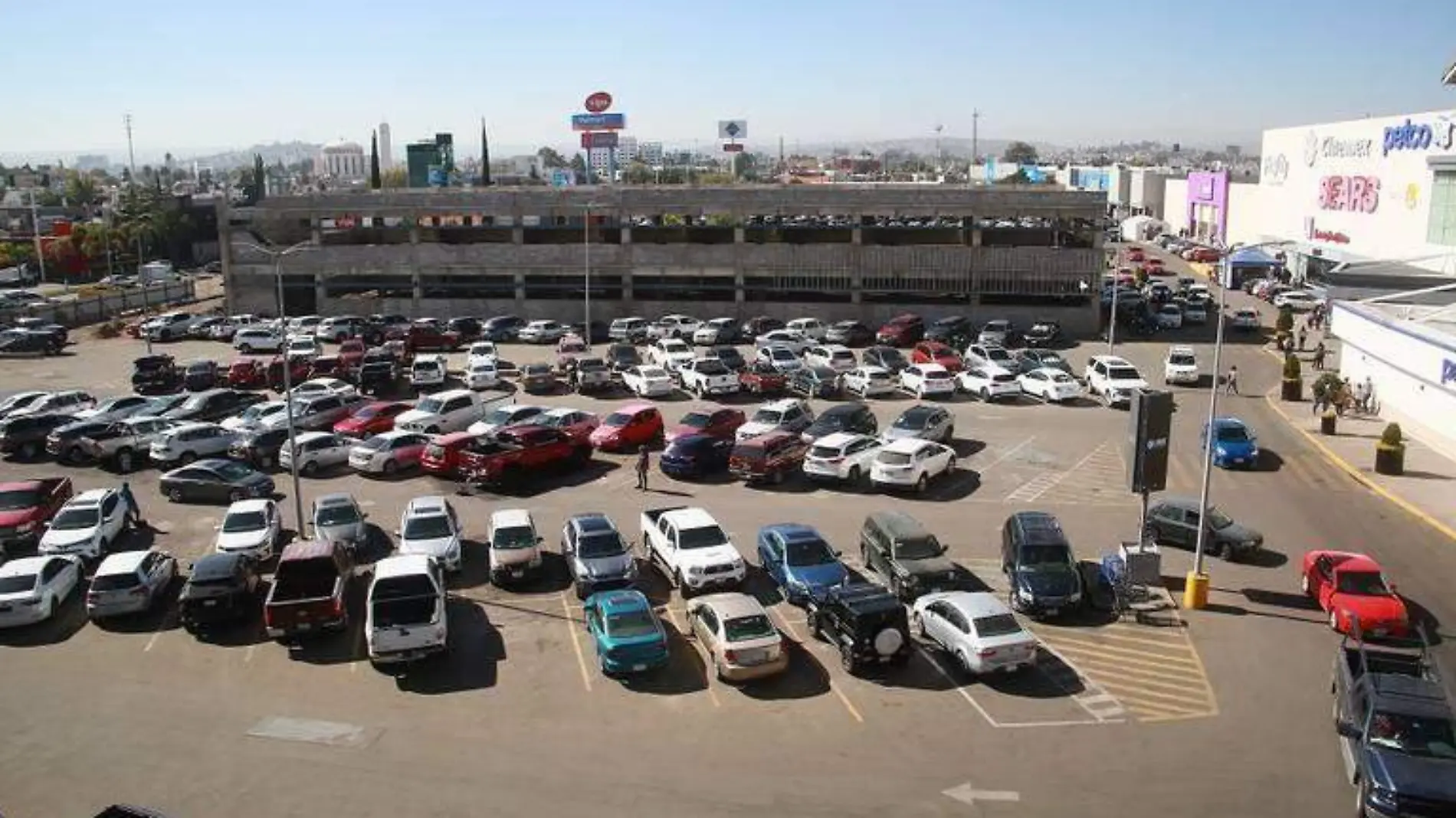 Estacionamiento del centro comercial Paseo Durango